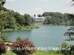 Blick auf das Hotel am Hennesee