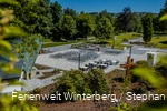 Drohnenaufnahme der Musikmuschel mit den Zuschauerplätzen und einem Teil des weiteren Kurparks.