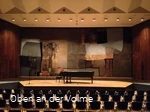 Das Saal der Stadthalle mit dem Kunstwerk im Hinte