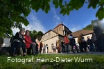 Außenansicht Luisenhütte mit Besuchern