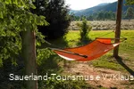 A hammock in the TalVITAL spa park in Sahlhausen