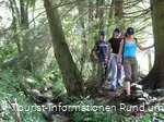 Wandern auf naturbelassenen Wegen im Sauerland