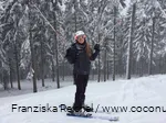 Travel blogger Franziska Reichel in the Sauerland winter.