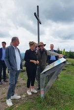 PI_Ministerin Neubaur im Sauerland 1.jpg