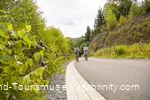 Fietser op een fietspad in Sauerland.