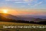 Weite Landschaft in Medebach mit toller Lichtstimmung.