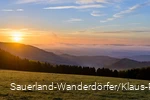 Weite Landschaft in Medebach mit toller Lichtstimmung.