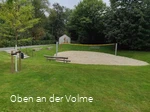 Das Beachvolleyballfeld im hinteren Parkbereich
