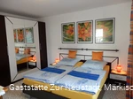 Gästezimmer Doppelbett - © Gaststätte Zur Neustadt