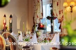Festlich gedeckter Tisch zur Weihnachtszeit