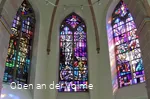 Die schmucken und bunten Kirchfenster