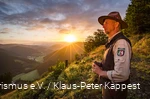 Ranger Ralf Schmidt looks out over the landscape around Saalhausen.